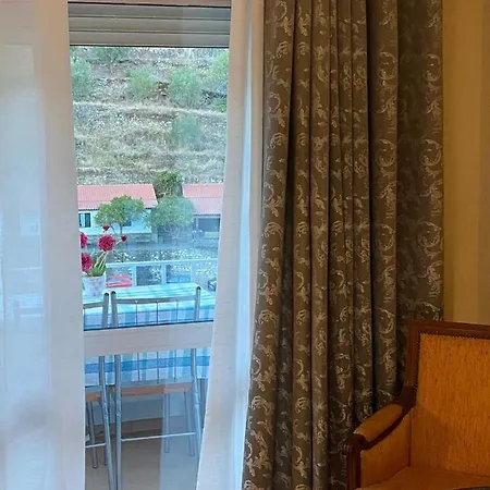 Cantinho D'os Reais * Pinhão