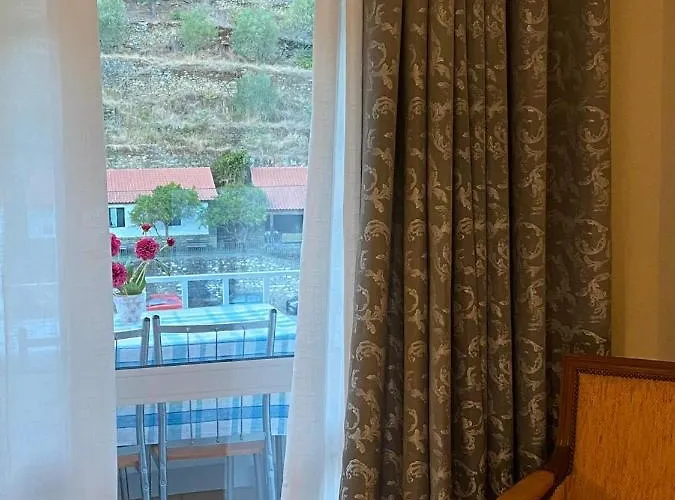 Cantinho D'os Reais * Pinhão